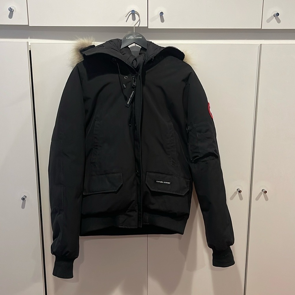 MENS LARGE CANADA GOOSE BOMBER
